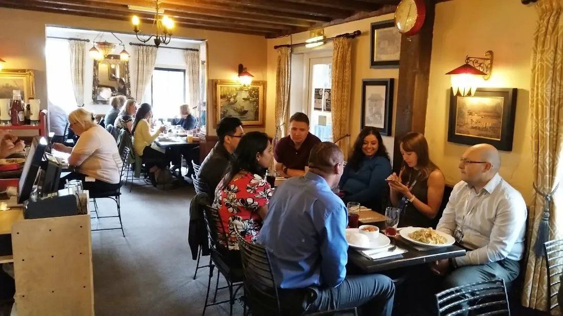 Bong Thai (Punch Bowl Pub)